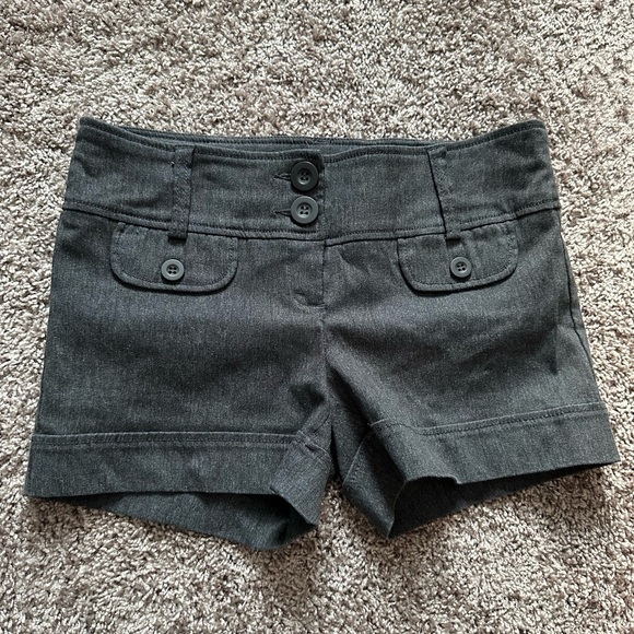 2x Dynamite Shorts - Picture 2 of 6